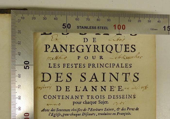 Rara M 453 : Essais De Panegyriques Pour Les Festes Principales Des Saints de L'Année. 1 (1692);- (Lebkuecher, Matthis), Von Hand: Exlibris, Name, Ortsangabe, Datum; 'Ex libris Matthis Lebkuecher pastori in alsdorff[?] anno 170i'. 