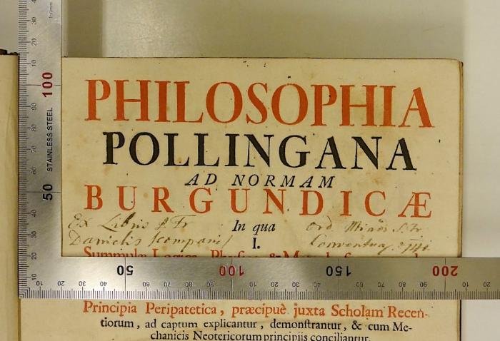 Rara M 477 : Philosophia Pollingana Ad Normam Burgundicae (1730);-, Von Hand: Exlibris, Name; 'Ex Libris P.Fr. Danielis[?] Scomparia[?] ord. Minos[?] S. […].
Conventua… […].'