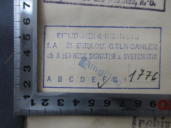 - (Bibliothek des Instituts für Arbeiterbildung Berlin-Dahlem;Institut für Arbeiterbildung Berlin-Dahlem), Stempel: Name, Ortsangabe, Signatur; 'BIBLIOTHEK d. INSTITUTS f. ARBEITERBILDUNG BLN-DAHLEM ab X / 69 NEUE SIGNATUR u. SYSTEMATIK
F 1776'. 