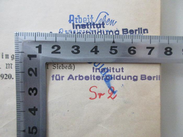 - (Institut für Arbeiterbildung Berlin-Dahlem;Bibliothek des Instituts für Arbeiterbildung Berlin-Dahlem), Stempel: Name, Signatur; 'Institut für Arbeiterbildung Berlin
Sr 2'. 