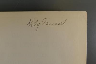 - (Taussik, Nelly), Von Hand: Name, Exlibris; 'Nelly Taussik'. 