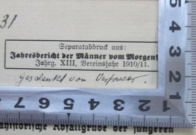 - (Plettse, Fr.), Von Hand: Autor, Widmung; 'Gechenkt vom Verfasser.'. 