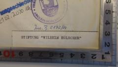 - (Hölscher, Wilhelm;Stiftung "Wilhelm Hölscher"), Etikett: Name, Ortsangabe, Widmung; 'Stiftung "Wilhelm Hölscher"'. 