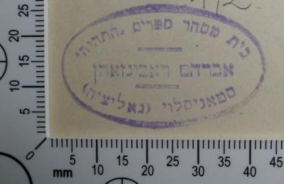 - (Robinsohn, Abraham), Stempel: Buchhändler; 'בית מסחר ספרים "התחיה"
אברהם ראבינזוהן 
סטאניסלוי (גאליציה)'. 