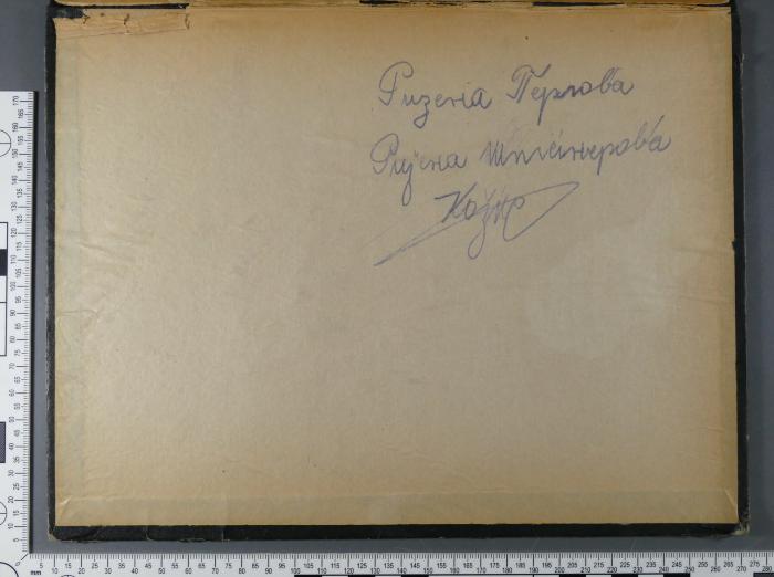 - (Pergova, Rizena;Steinerova, Rizena), Von Hand: ; 'Rizena Pergova [Perhowa]
Rizena Steinerova [Schteinerowa]
Košice [?]'. 