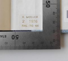 - (Rudolf-Möller-Bibliotheksbuchbinderei), Etikett: Buchbinder, Name, Datum; 'R. Möller RAL-RG 495 [+ Datum]'.  (Prototyp)