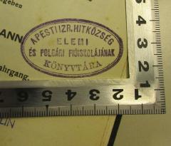- (Pesti Izraelita Hitközség Elemi és Polgári Fiúiskolájának Könyvtára), Stempel: Berufsangabe/Titel/Branche, Ortsangabe, Name; 'A Pesti Izraelita Hitközség Elemi és Polgári Fiúiskolájának Könyvtára'. 