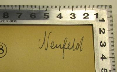 - (Neufeld, [?]), Von Hand: Autogramm, Name; 'Neufeld'. 