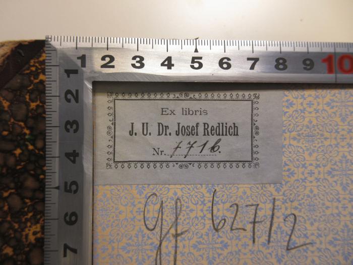 - (Redlich, Josef), Etikett: Name, Nummer; 'Ex Libris J. U. Dr. Josef Redlich 
Nr. 771b'. 