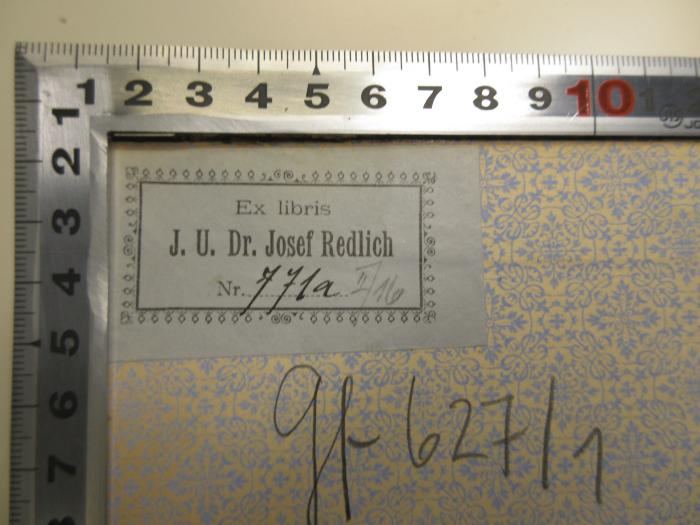 - (Redlich, Josef), Etikett: Name, Nummer; 'Ex Libris J. U. Dr. Josef Redlich 
Nr. 771a 
II/16'. 