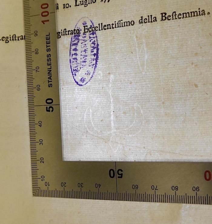 Rara M 578 : Commentarius historicus et dogmaticus de sacramentis in genere, et specie. (1773);-, Sonstiges Objekt: Zeichen; '[Wasserzeichen 1:] Liliensymbol[?]
'