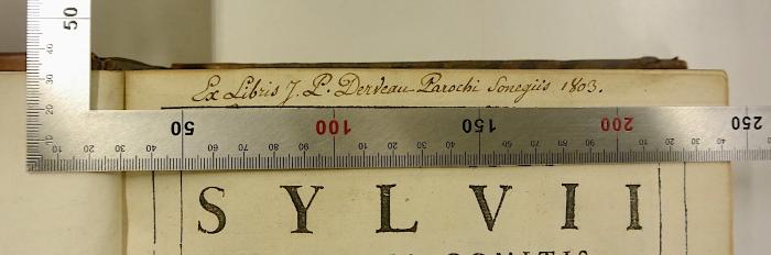 Rara M 630 : Commentarii in totam primam secundae S. Tho. Aquinatis (1682);-, Von Hand: Exlibris, Name, Datum; 'Ex Libris J. P. Derveau Parochi Sonegiis 1803' (Prototyp)