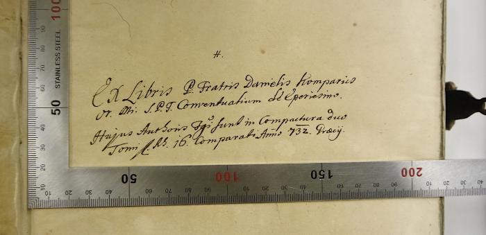 Rara M 698 und 699 : Bartholomaei Mastrii De Meldula Ordinis Minorum Conventualium S. Francisci Theologi Disputationes Theologicae In ... Librum Sententiarum. 1-4 (1719);-, Von Hand: Exlibris, Name, Berufsangabe/Titel/Branche, Datum; '#. Ex Libris P. Fratris Damietis Komparics[?] or. … . S.P.T. Conventuation de […]'