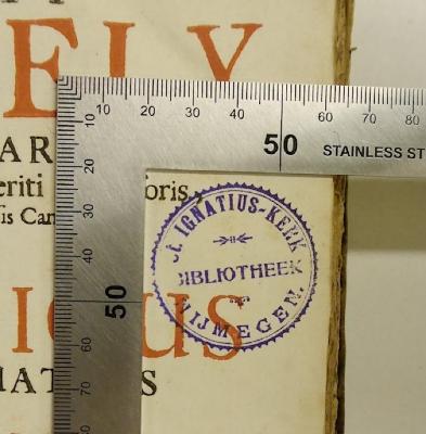 Rara M 681 bis 684 : Honorati Tournely Sacrae Facultatis Parisiensis Doctoris ... Cursus Theologicus Scholastico-Dogmaticus Sive Praelectionum Theologicarum, Quas Auctor in Scholis Sorbonicis habuit, Tomus 1-4
 (1734/1735);- (St. Ignatius-Kerk Nijmegen), Stempel: Name, Berufsangabe/Titel/Branche, Ortsangabe; 'St. Ignatius-Kerk Nijmegen. Bibliotheek'. 