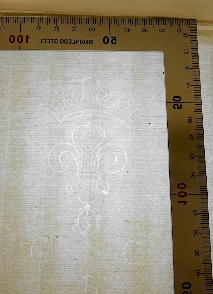 Rara M 664 und 666 : Collegii Salmanticensis FF. Discalceatorum B. Mariæ de Monte Carmeli Primitivæ Observantiæ, Cursus Theologiæ Moralis. 1-6 (1750);-, Sonstiges Objekt: Zeichen; '[Wasserzeichen 3 in Rara M 666:] Liliensymbol mit Krone [+] G B C'