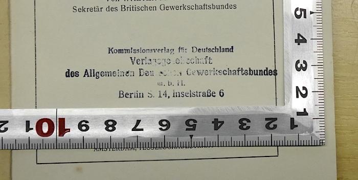 SH 1359 : Die Gewerkschaftsbewegung Grossbritanniens (1926);- (Kommissionsverlag für Deutschland, Verlagsgesellschaft des Allgemeinen Deutschen Gewerkschaftsbundes m.b.H.), Stempel: Name, Berufsangabe/Titel/Branche, Ortsangabe; 'Kommissionsverlag für Deutschland, Verlagsgesellschaft des Allgemeinen Deutschen Gewerkschaftsbundes m.b.H. Berlin S. 14, Inselstr. 6'.  (Prototyp)