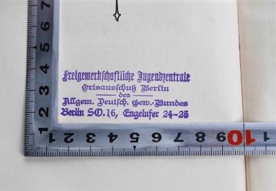 SA 316 : Im Dienste der Freiheit : Freud und Leid aus 6 Jahrzehnten Kampf und Aufstieg (1927);- (Freigewerkschaftliche Jugendzentrale, Ortsausschuß Berlin des Allgemeinen Deutschen Gewerkschaftsbundes), Stempel: Name, Berufsangabe/Titel/Branche, Ortsangabe; 'Freigewerkschaftliche Jugendzentrale Ortsausschuß Berlin des Allgem. Deutsch. Gew.-Bundes Berlin SO 16, Engelufer 24-25'. 
