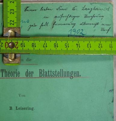 - (Leisering, Bruno;Langheinrich), Von Hand: Widmung; 'Seiner lieben Frau Dr. Langheinrich
in aufrichtiger Verehrung
zur frdl. Erinnerung überreicht vom
Verf.'. 