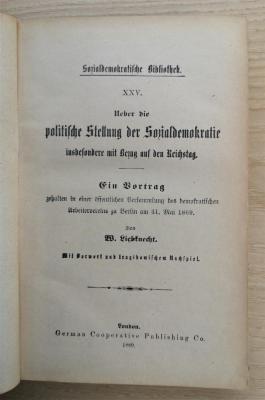 Ba 857-3,25/33 : Ueber die politische Stellung der Sozialdemokratie insbesondere mit Bezug auf den Reichstag : ein Vortrag gehalten in einer öffentlichen Versammlung des demokratischen Arbeitervereins zu Berlin am 31. Mai 1869 , mit Vorwort und tragikomischem Nachspiel. (1889)