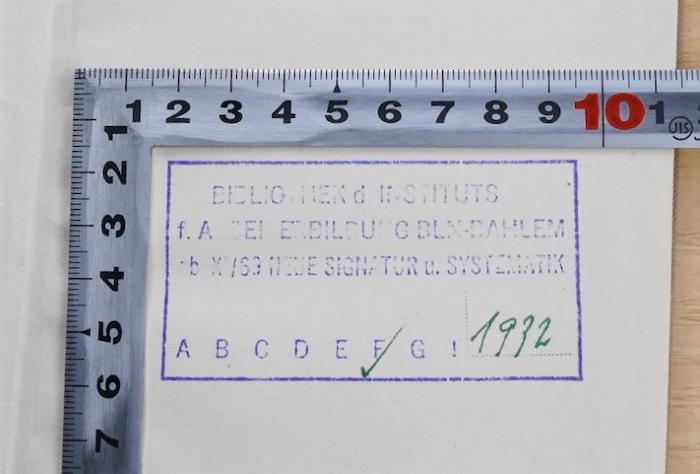 SA 641 : Das Gemeindeverfassungsrecht der Stadt Berlin (1931);- (Bibliothek des Instituts für Arbeiterbildung Berlin-Dahlem;Institut für Arbeiterbildung Berlin-Dahlem), Stempel: Name, Berufsangabe/Titel/Branche, Ortsangabe, Signatur; 'Bibliothek des Instituts für Arbeiterbildung Berlin-Dahlem ab: XI/69 Neue Signatur u. Systematik F 1932'. 