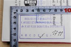 - (Bilbliothek des Instituts für Arbeiterbildung Berlin-Dahlem), Stempel: Name, Berufsangabe/Titel/Branche, Ortsangabe, Signatur; 'Bibliothek des Instituts f. Arbeiterbildung BLN-Dahlem ab XI/69 neue Signatur u. Systematik F 1711'. 