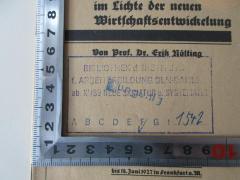 - (Bibliothek des Instituts für Arbeiterbildung Berlin-Dahlem), Stempel: Name, Nummer; 'BIBLIOTHEK d. INSTITUTS f. ARBEITERBILDUNG BLN-DAHLEM
ab X / 66 NEUE SIGNATUR u. SYSTEMATIK F 1542 '. 