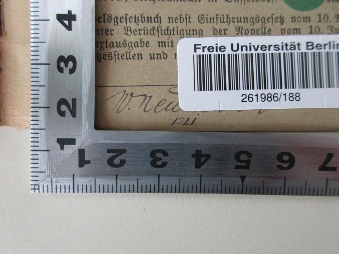 - (Neumann, W.), Von Hand: Name, Datum; 'W. Neumann
1921'. 