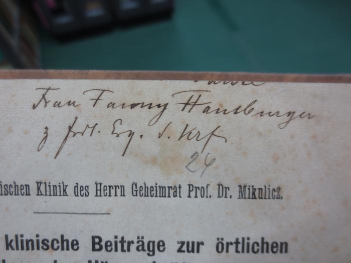 Kk 805: Historische und klinische Beiträge zur örtlichen Behandlung der Hämorrhoden (1898);- (Hamburger, Fanny;Raschkow, Richard), Von Hand: Widmung, Autor, Name; '[...]
Frau Fanny Hamburger z. Frdl. Erg. v. Verf'. 