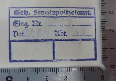 - (Deutsches Reich. Geheime Staatspolizei), Stempel: Name, Signatur; 'Geh. Staatspolizeiamt.
Eing. Nr. ........................
Dat. ............ Abt. ...........'.  (Prototyp);Kc 642 d: Lumineszenz-Analyse im filtrierten ultravioletten Licht : Ein Hilfsbuch beim arbeiten mit den Analysen-Lampen (1940)