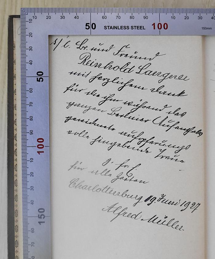 Gd 450-1 und -2 &lt;3&gt; : Erinnerungen alter und neuer Zeit. 2 (1891);- (Langner, Reinhold;Müller, Alfred), Von Hand: Widmung, Name, Ortsangabe, Datum; 's/l. Br.(uder) und Freund Reinhold Langner mit herzlichem Dank für den ihm während des ganzen Berliner Aufenthalts gewidmete aufopferungsvolle hingebende Treue z. fr. E. [zur freundlichen Erinnerung] für alle Zeiten Charlottenburg
19. Juni 1927'. 