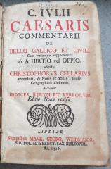 G 3154 :  	
C. Iulii Caesaris Commentarii de bello Gallico et civili: cum utriusque suppl. ab A. Hirtio vel Oppio ...  (1726)