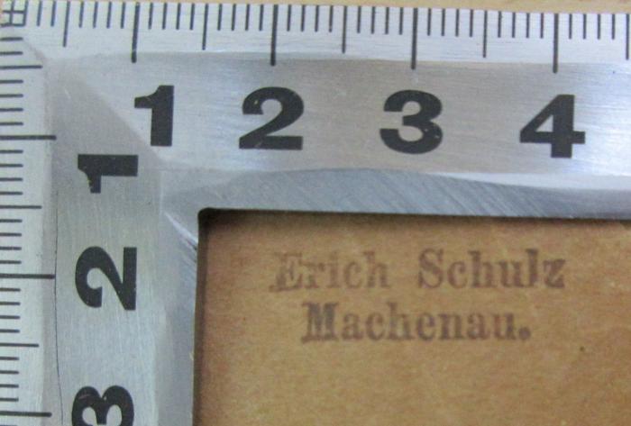 - (Schulz, Erich), Stempel: Name, Ortsangabe; 'Erich Schulz Machenau.'. 