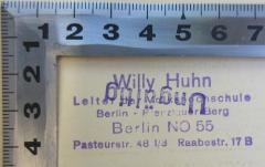 - (Huhn, Willy), Stempel: Name, Berufsangabe/Titel/Branche, Ortsangabe; 'Willy Huhn Leiter der Volkshochschule Berlin-Prenzlauer Berg Berlin NO 55 Pasteurstr. 48 I/3 Raabestr. 17 B'.  (Prototyp)
