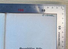 - (Auer, [?] von), Von Hand: Name, Autogramm; 'v. Auer.'. 