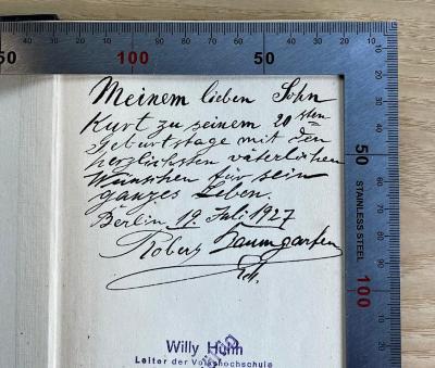 SH 2052 : Der Vorkampf deutscher Einheit und Freiheit;- (Baumgarten, Robert;Baumgarten, Kurt), Von Hand: Widmung; 'Meinem lieben Sohn Kurt zu seinem 20sten Geburtstage mit den herzlichsten väterlichen Wünschen für sein ganzes Leben.  Berlin 19. Juli 1927 Robert Baumgarten [...]'. 