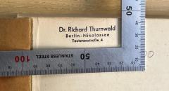 - (Thurnwald, Richard), Stempel: Name, Berufsangabe/Titel/Branche, Ortsangabe; 'Dr. Richard Thurnwald, Berlin-Nikolassee, Teutonenstr. 4'.  (Prototyp)