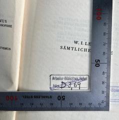 - (Arbeiter-Bibliothek Basel), Stempel: Name, Berufsangabe/Titel/Branche; 'Arbeiter-Bibliothek Basel No.'.  (Prototyp)