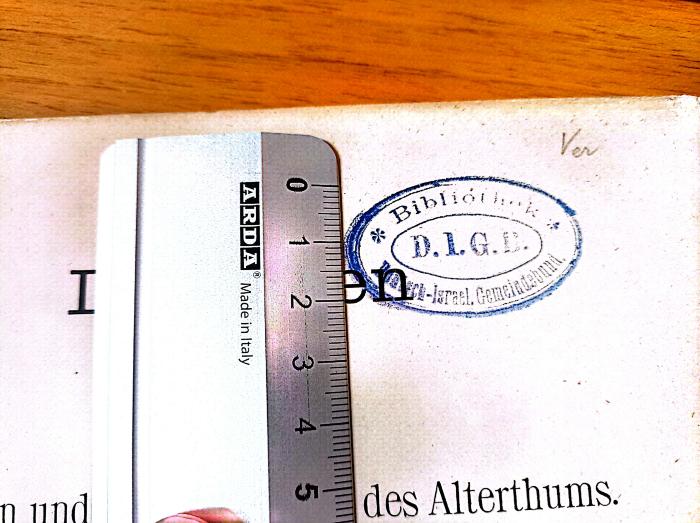 - (Deutsch-Israelitischer Gemeindebund), Stempel: Berufsangabe/Titel/Branche, Name, Ortsangabe; 'Bibliothek 
D.I.G.B.
Deutsch-Israel. Gemeindebund'.  (Prototyp)