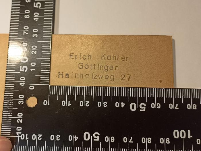 - (Köhler, Erich), Stempel: Name, Ortsangabe; 'Erich Köhler
Göttingen
Hainholzweg 27'. 