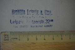 - (Bauhütte Leipzig), Stempel: Berufsangabe/Titel/Branche, Ortsangabe; 'Bauhütte Leipzig u. Umg. 
S[oz]iale Baugew[...]
Leipzig, Zeitzerstr. 32 III
Tel. 17972 Nachtruf 42827'. 