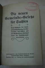 1933 A 11051 : Die neuen Gemeinde-Gesetze für Sachsen : Text-Ausgabe der Landgemeindeordnung, des Gemeinde-, des Schul- und des Kirchensteuer-Gesetzes sowie der Ausführungsverordnung 
 (1913)