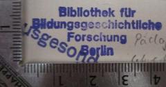 - (Bibliothek für Bildungsgeschichtliche Forschung), Stempel: Ortsangabe, Berufsangabe/Titel/Branche, Name; 'Bibliothek für Bildungsgeschichtliche Forschung Berlin'.  (Prototyp)