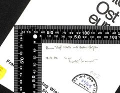 -, Von Hand: Widmung; 'Herrn Prof. Walk mit besten Grüßen.
7.3.86 Trude Maurer'