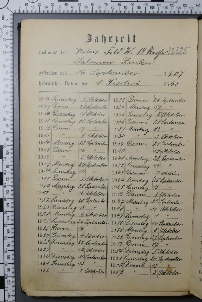 - (Zucker, Salomon), Von Hand: Notiz; 'Jahrzeit meines sel. Vaters Salomon Zucker gestorben den 16. September 1907 hebräisches Datum den 8. Tischri 5668   
Feld W. 14 Reihe 32325 [Es folgt eine Auflistung der Jahrzeiten von 1908 bis 1957]'. 