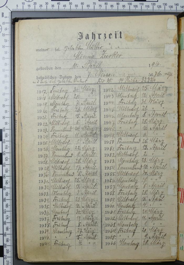 - (Zucker, Minna), Von Hand: Notiz; 'Jahrzeit meiner sel. geliebten Mutter Minna Zucker gestorben den 10. April 1916. hebräisches Datum den 7. Nissan 5676. ruht an d. Seite uns. geliebten Vaters      Feld W. 14 Reihe 32326 [es folgt eine Auflistung der Jahrzeiten von 1917 bis 1960]'. 