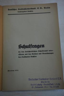 1933 A 13511 : Schulfragen, die den fortschrittlichen Schulfreund interessieren, mit den Gesetzen u. Verordnungen d. Freistaats Sachsen 
 (1931)