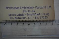 - (Deutscher Freidenker-Verband e.V. Sitz Berlin, Bezirk Leipzig - Geschäftsstelle Leipzig), Stempel: Berufsangabe/Titel/Branche, Ortsangabe; 'Deutscher Freidenker-Verband E.V., 
Sitz Berlin
Bezirk Leipzig - Geschäftsst. Leipzig 
C1, Zeitzerstr. 33, I - Tel. 37265'. 