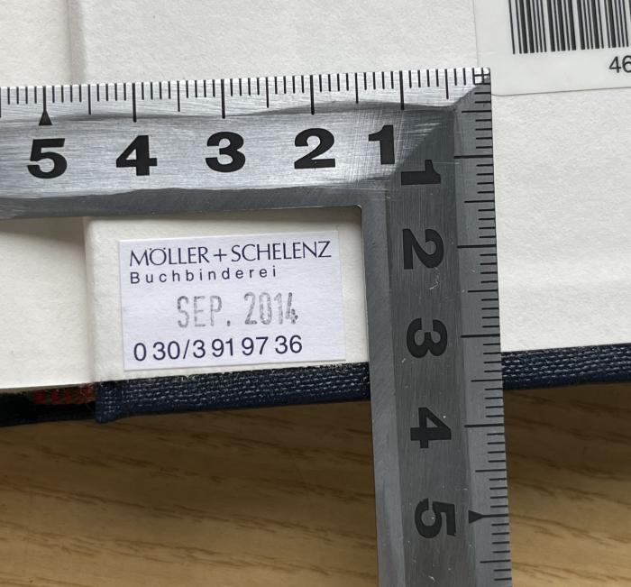 - (Buchbinderei Möller und Schelenz), Etikett: Buchbinder; 'MÖLLER + SCHELENZ
Buchbinderei
Sep. 2014
030/3919736'.  (Prototyp)