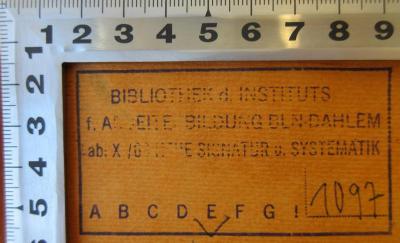 - (Bibliothek des Instituts für Arbeiterbildung Berlin-Dahlem), Stempel: Signatur, Name, Ortsangabe; 'Bibliothek d. Instituts f. Arbeiterbildung BLN-Dahlem ab X/6[?] neue Signatur u. Systematik E 1097'. 