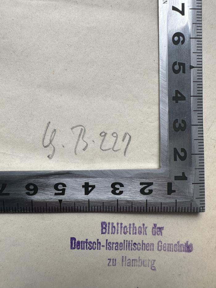 - (Deutsch-Israelitische Gemeinde zu Hamburg, Bibliothek), Von Hand: Ortsangabe, Exemplarnummer; 'G. B. 227'. 